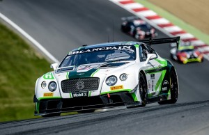Los pilotos de Bentley Andy Soucek y Maxime Soulet suben al podio en Brands Hatch