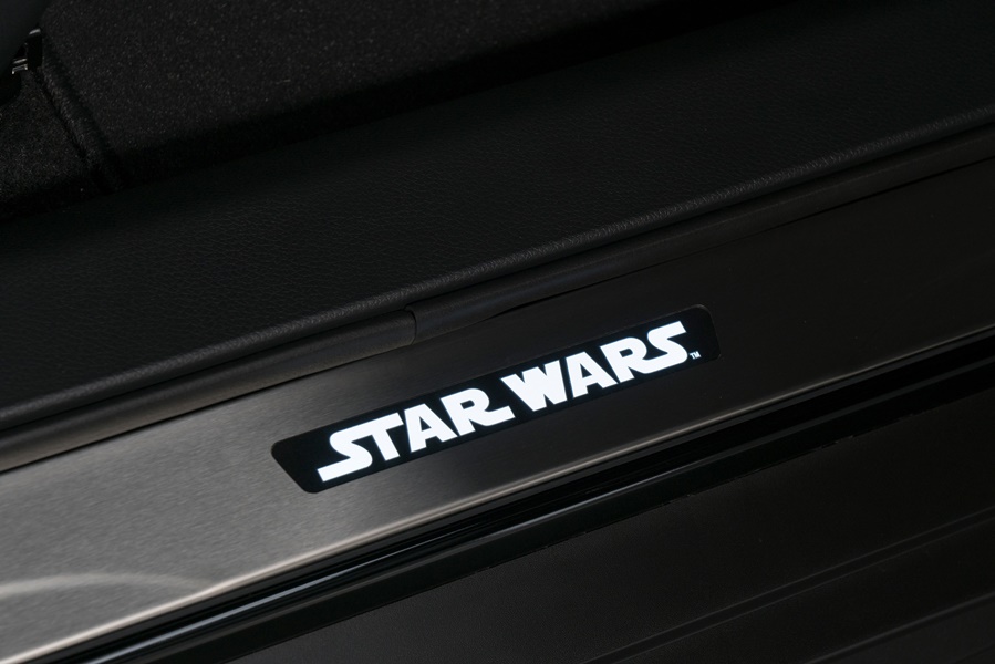 El Nissan Rogue, denominado X-Trail en Europa, tendrá la versión  Rogue One Star Wars Limited Edition, el primer vehículo de producción que recibe el nombre de Star Wars, está preparado para «enfrentarse a cualquier batalla»