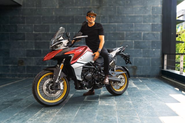 Mario-Herráiz-y-QJ-SRT-800-X